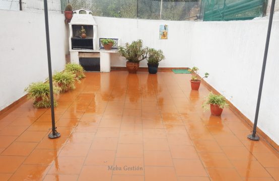 Preciosa casa con 6 dormitorios+ 2 baños y amplio patio